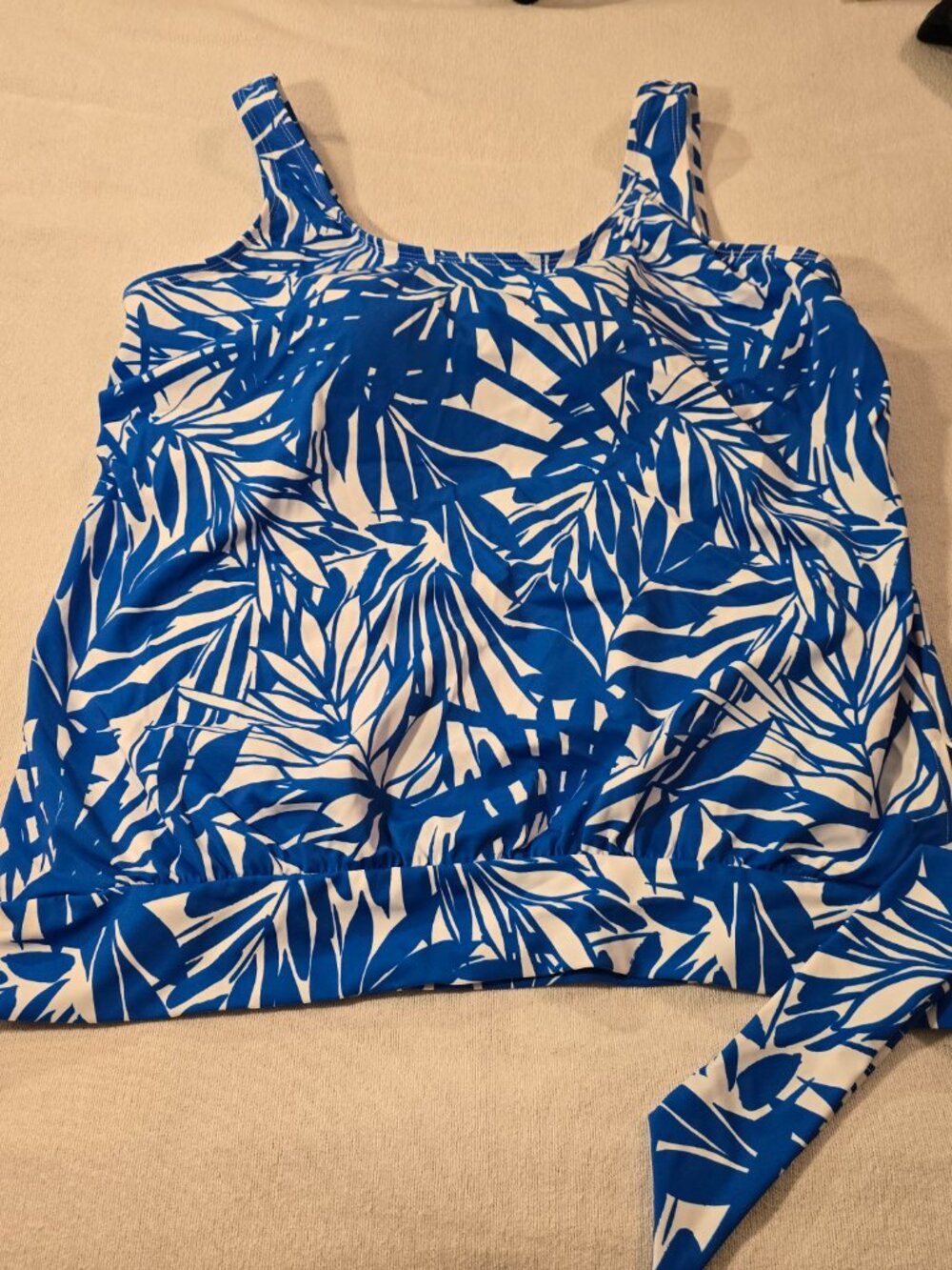 Swimsuits For All Blue Tropical Leaf Print Tankini Swim Top Women's Size 8
